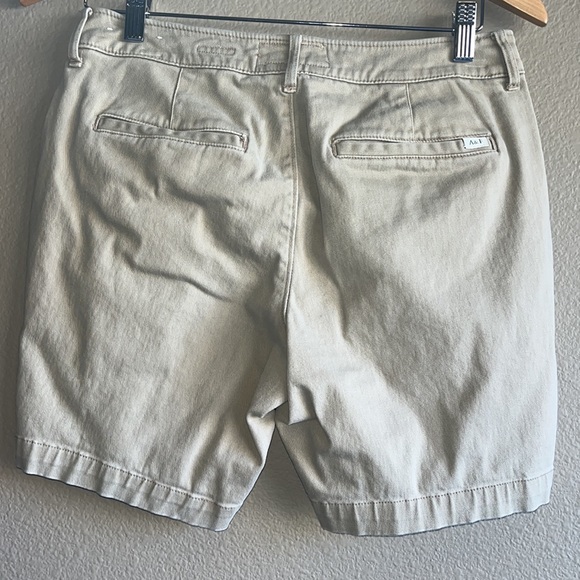 A&F Stretch Khaki Shorts - Picture 5 of 11